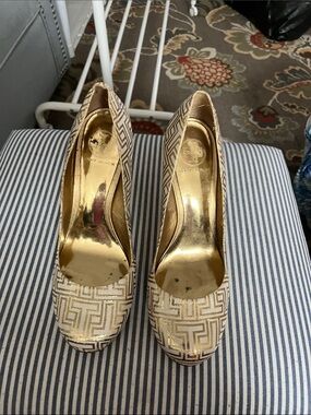 Tory Burch White and Gold Geometric Platform Pumps